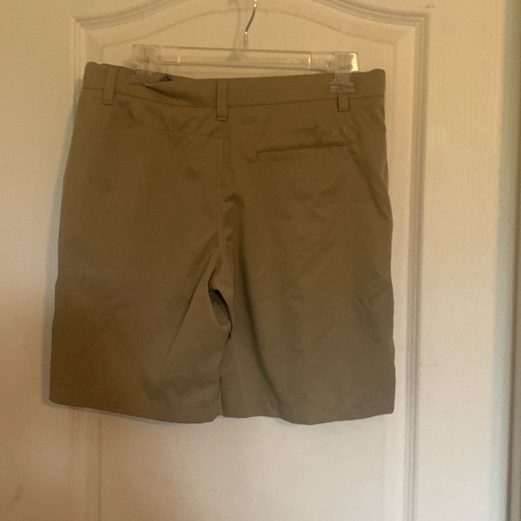 Boys Under Armour shorts - Picture 2 of 3